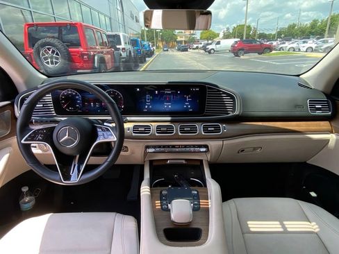 Used 2025 Mercedes-Benz GLE 350 4MATIC w/ AMG Line Exterior image 17