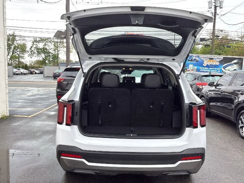Used 2024 Kia Sorento S image 27