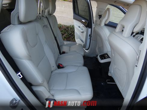 Used 2016 Volvo XC90 T6 Momentum w/ Momentum Plus Package AWD/4WD image 35