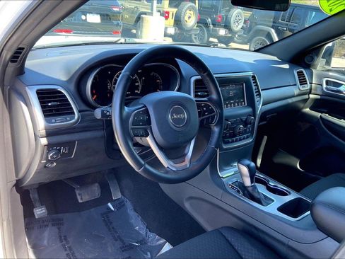 Certified 2021 Jeep Grand Cherokee Laredo AWD/4WD image 16