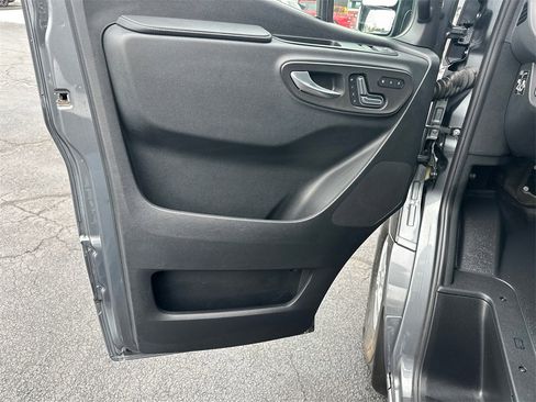Used 2023 Mercedes-Benz Sprinter 2500 image 10