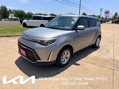 Certified 2025 Kia Soul LX w/ LX Technology Package FWD image 3