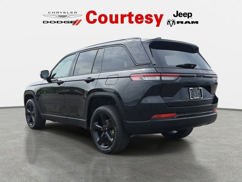 Certified 2024 Jeep Grand Cherokee Altitude AWD/4WD image 5