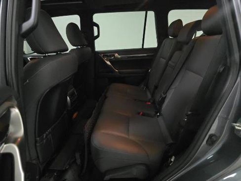 Used 2023 Lexus GX 460 Premium w/ Premium Package image 11