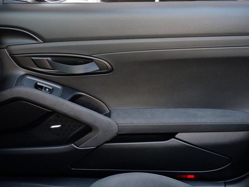 Used 2021 Porsche 718 Boxster Spyder RWD image 17