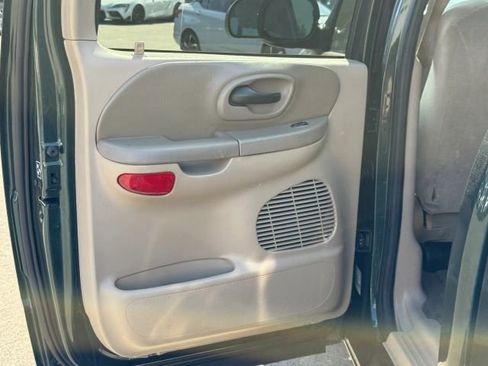 Used 2001 Ford F150 Lariat RWD image 16