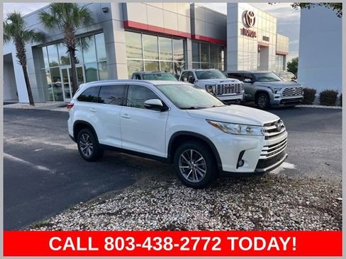 Used 2019 Toyota Highlander XLE FWD image 1