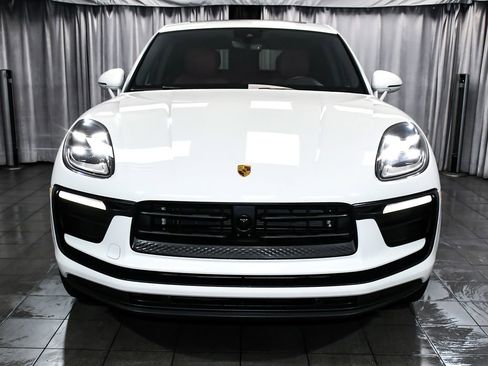 Used 2022 Porsche Macan AWD/4WD image 2