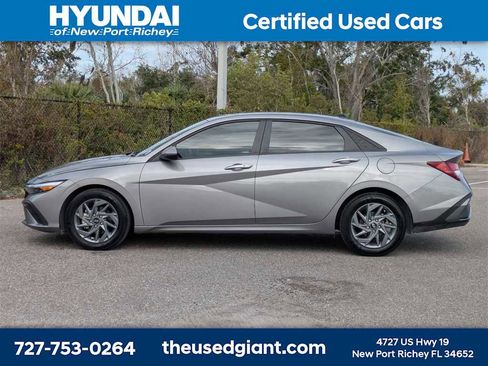 Certified 2024 Hyundai Elantra SEL image 2