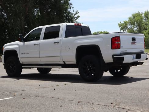 Used 2016 GMC Sierra 2500 Denali w/ Driver Alert Package AWD/4WD image 7