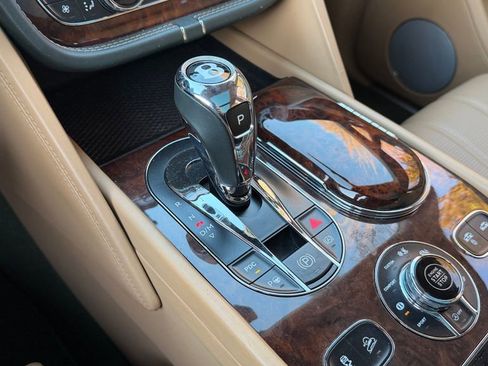 Certified 2017 Bentley Bentayga image 23