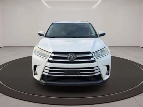 Used 2017 Toyota Highlander FWD V6 image 3