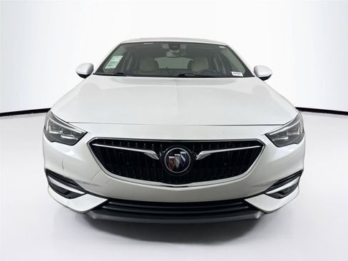 Used 2018 Buick Regal Essence w/ Driver Confidence Package #1 FWD image 10