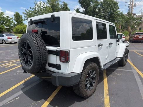 Used 2018 Jeep Wrangler Unlimited Sahara AWD/4WD image 2