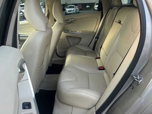 Used 2015 Volvo XC60 T5 Premier w/ Proximity Package FWD image 7