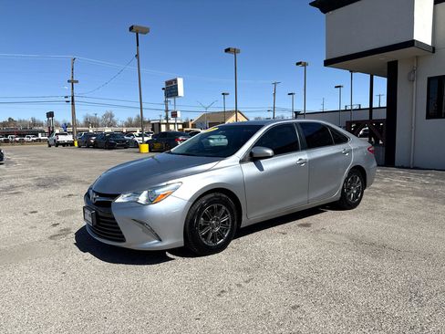 Used 2015 Toyota Camry LE image 2