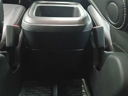 Used 2025 Chrysler Pacifica Select image 22