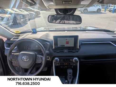Used 2025 Toyota RAV4 XLE AWD/4WD image 6