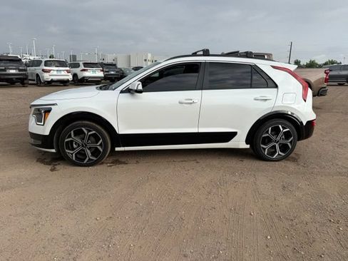 Used 2023 Kia Niro EX Touring FWD image 2