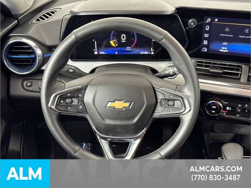 Used 2025 Chevrolet Trax LT w/ LT Convenience Package image 28