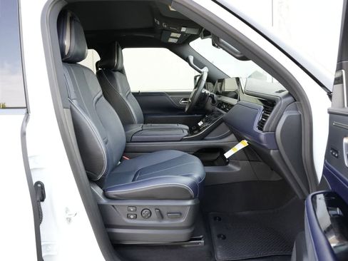 New 2026 INFINITI QX80 4WD image 23