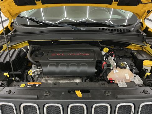Used 2017 Jeep Renegade Latitude w/ Cold Weather Group AWD/4WD image 41