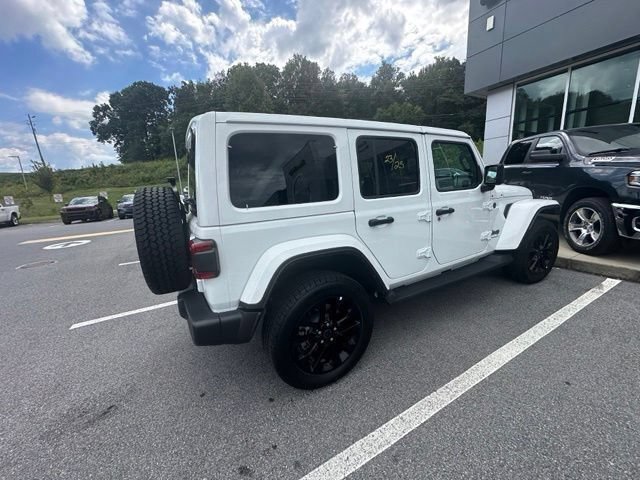Used 2025 Jeep Wrangler Unlimited Sahara AWD/4WD image 30