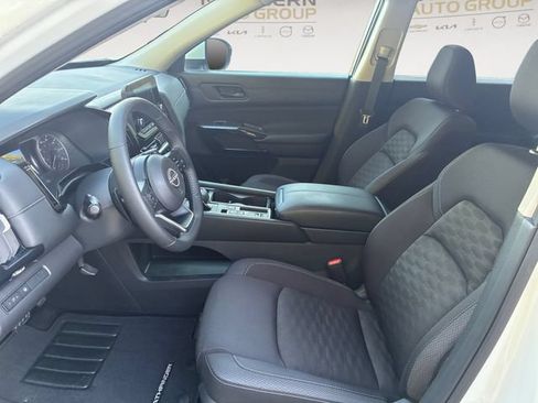 Used 2024 Nissan Pathfinder SV FWD image 9
