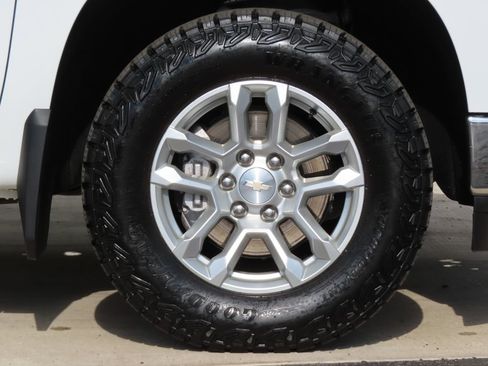 Certified 2024 Chevrolet Silverado 1500 LT w/ Z71 Off-Road Package AWD/4WD image 14