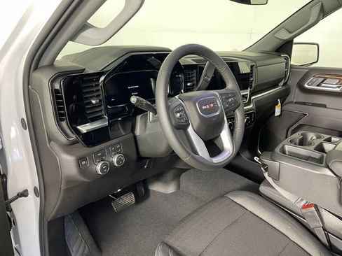 Used 2026 GMC Sierra 1500 SLE w/ Preferred Package AWD/4WD image 3