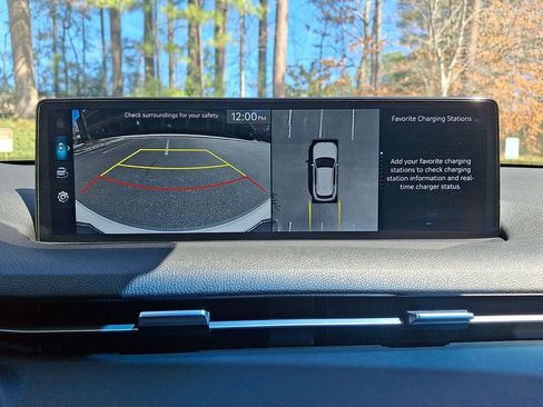 Used 2025 Genesis Electrified GV70 Advanced image 15