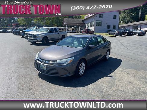 Used 2015 Toyota Camry LE FWD image 1
