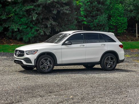 Used 2021 Mercedes-Benz GLC 300 w/ AMG Line image 4