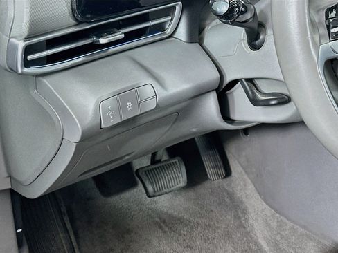 Used 2025 Hyundai Elantra SEL FWD image 17