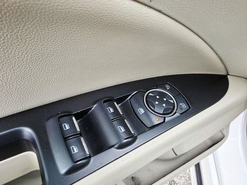 Used 2018 Ford Fusion SE w/ Fusion SE Technology Package image 22