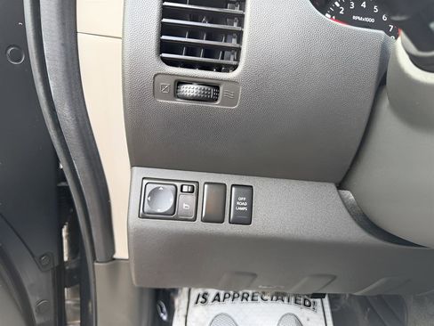 Used 2010 Nissan Xterra Off-Road image 22