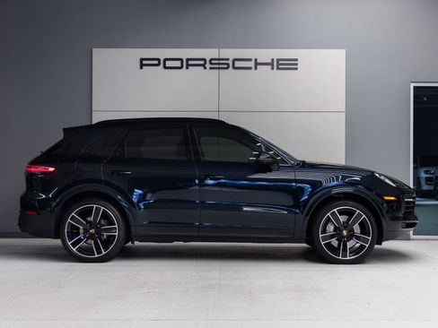 Certified 2023 Porsche Cayenne Platinum Edition AWD/4WD image 8