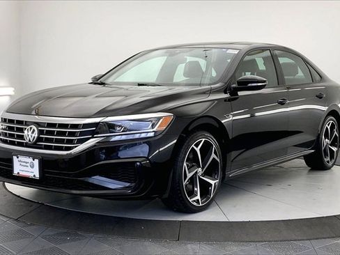 Used 2022 Volkswagen Passat 2.0T R-Line image 2