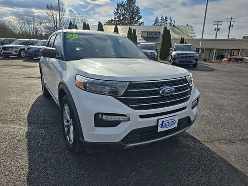 Used 2020 Ford Explorer XLT w/ Equipment Group 202A image 3