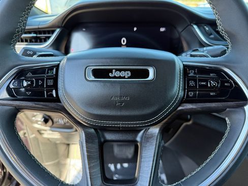 Used 2023 Jeep Grand Cherokee L Overland w/ Luxury Tech Group IV AWD/4WD image 25