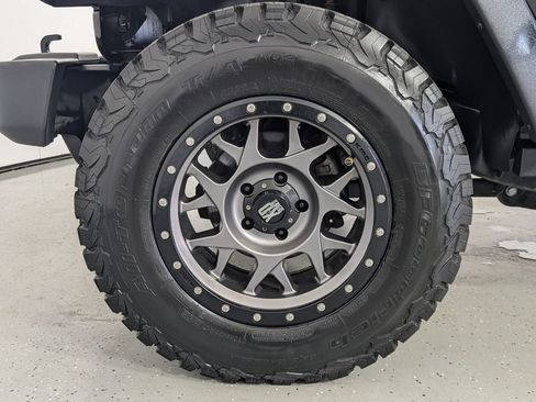 Used 2018 Jeep Wrangler Sport AWD/4WD image 8
