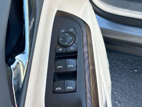 Used 2020 GMC Acadia Denali w/ Technology Package FWD image 21