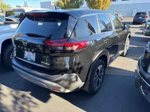 Used 2023 Nissan Rogue SV AWD/4WD image 2