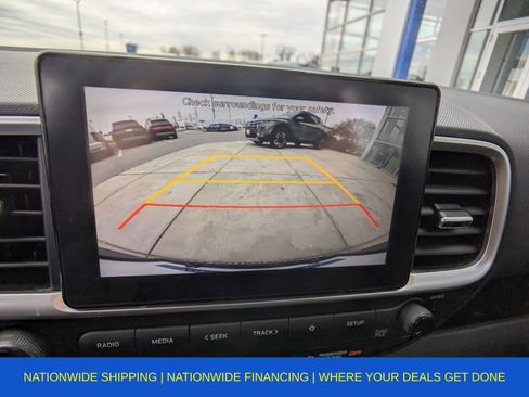 Used 2022 Hyundai Venue SE image 22