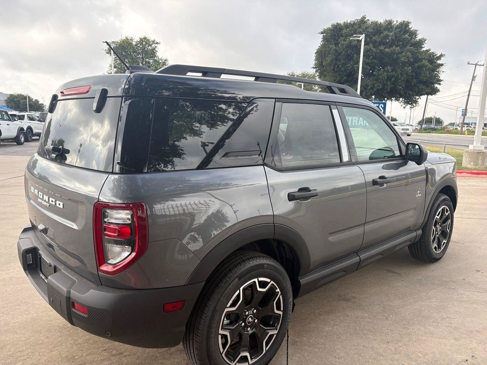 New 2026 Ford Bronco Sport Outer Banks w/ Outer Banks Tech Package+ AWD/4WD image 3