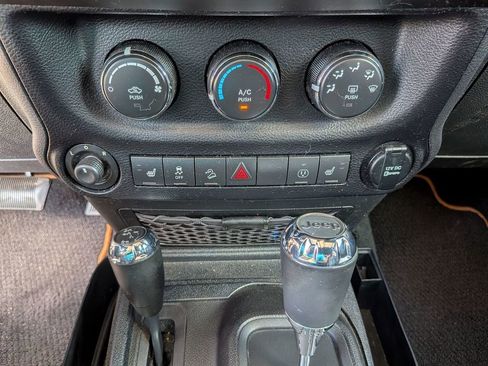 Used 2014 Jeep Wrangler Unlimited Sahara AWD/4WD image 17