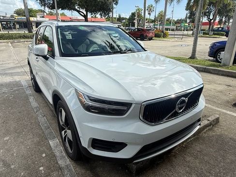 Used 2019 Volvo XC40 T5 Momentum AWD/4WD image 2