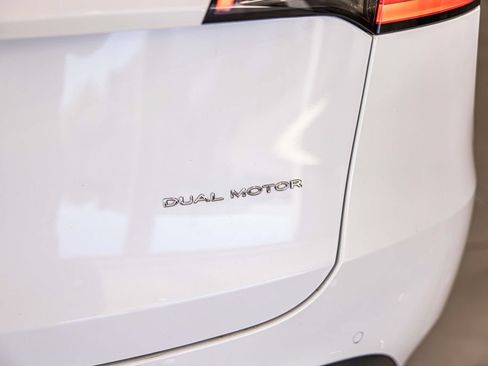 Used 2021 Tesla Model Y Long Range AWD/4WD image 16