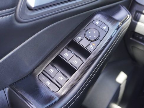 Used 2025 Nissan Rogue SV w/ SV Premium Package FWD image 15
