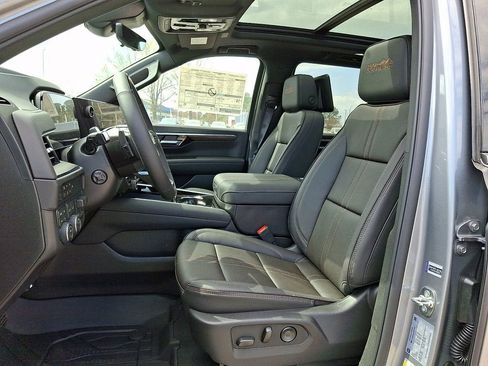 New 2026 Chevrolet Suburban High Country AWD/4WD image 10